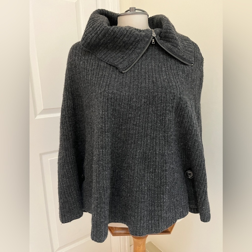 Gap  wool blend poncho size women’s xsmall